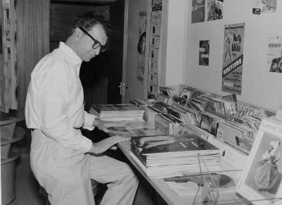 Dave Brubeck perusing albums in record store (Baghdad, Iraq)