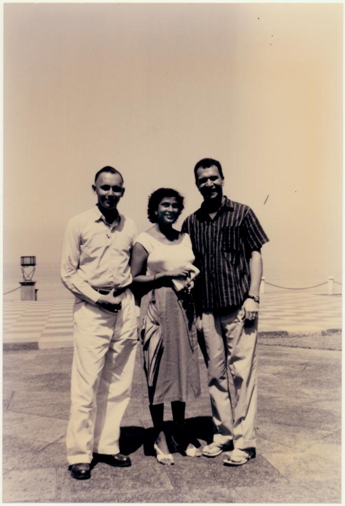 Dave Brubeck, Eustace and Jean Rulach by the sea (Columbo, Sri Lanka)