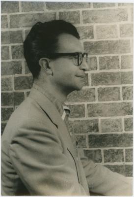 Dave Brubeck in profile against brick wall (New York City, New York)