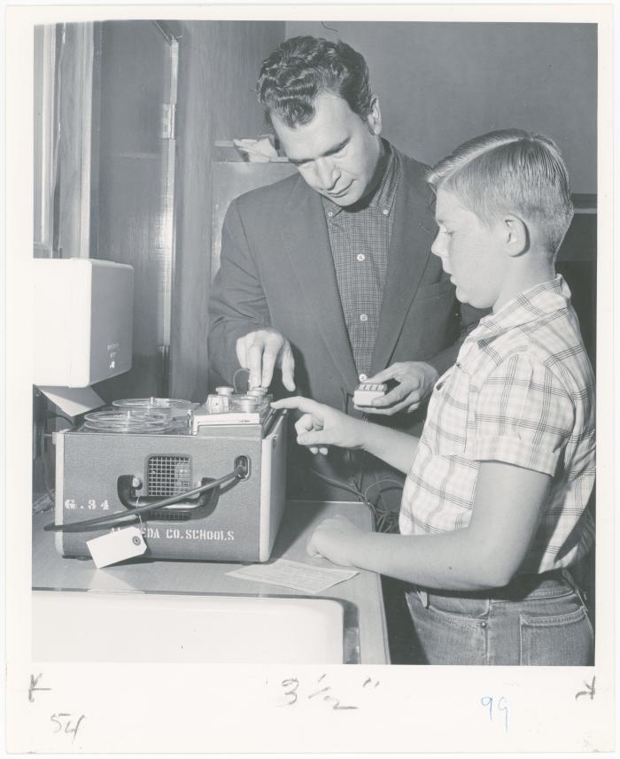 Dave Brubeck and Dickie Roberts preparing tape recorder during a "Dave teaches teachers" session for Alameda County school teachers (California)