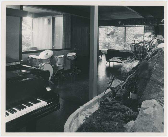 6630 Heartwood -- Music room (Oakland, California)