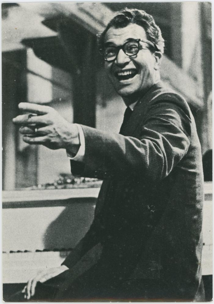 Dave Brubeck laughing and pointing