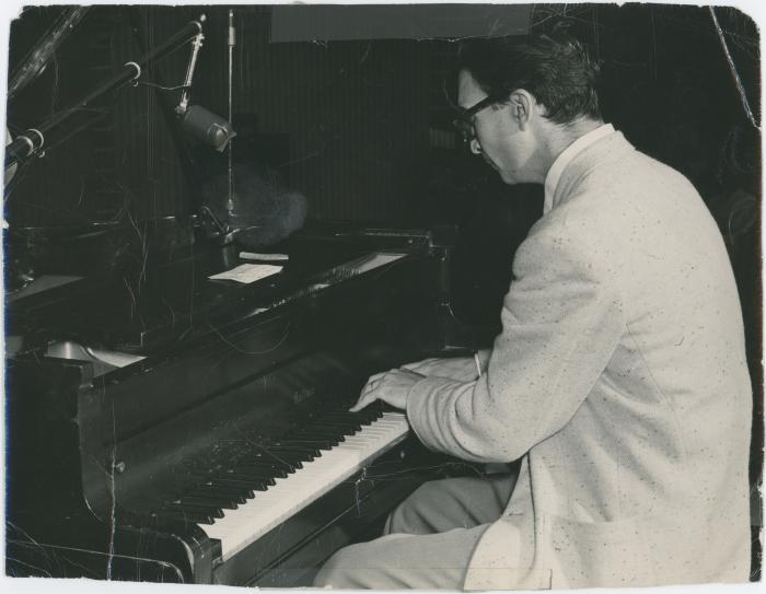 Dave Brubeck in performance (Letterman Army Hospital, San Francisco, California)