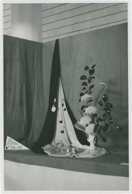 Flower arrangement "Take Five" by Wanganui Horight Society (Wanganui, New Zealand)