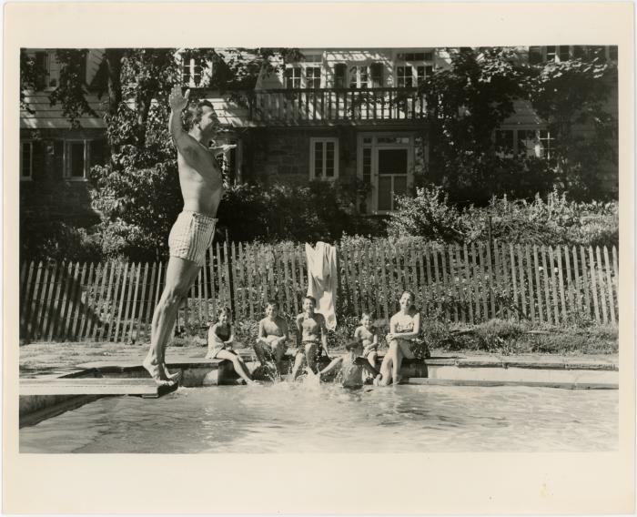 Dave Brubeck giving diving demonstration for Iola Brubeck, Darius Brubeck, Michael Brubeck, Chris Brubeck, Catherine Brubeck, Dan Brubeck at Irving Townsend house (Wilton, Connecticut)